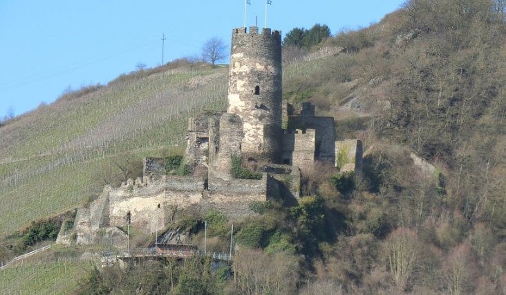 Ruina da Frundsberg (Ruine Frauenberg), Ruschein, Switzerland